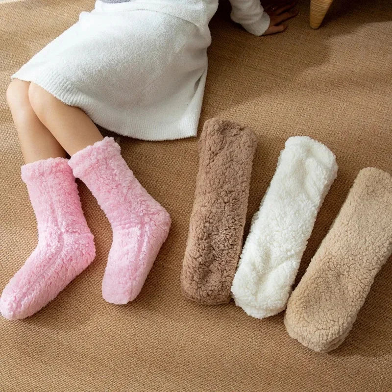 Fluffy Thermo Lounge Socken – Weiche warme Plüsch Haussocken für winterlichen Komfort