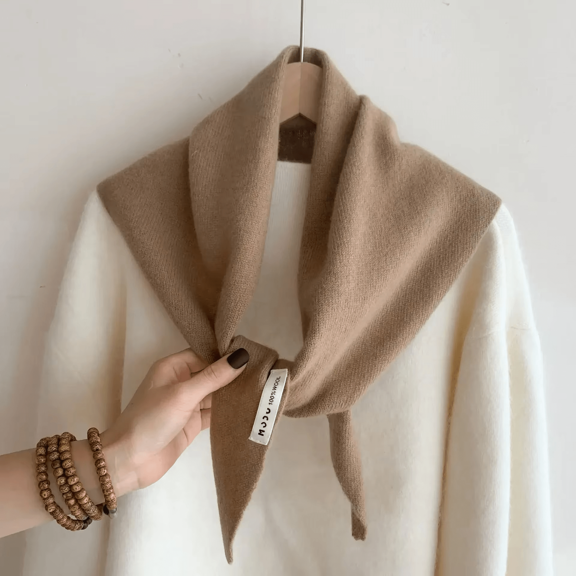 WolWeef Dreieckiger Strickschal – Weicher Wollmischschal für Wärme und Stil